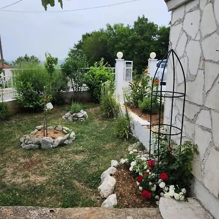 Дом отдыха House Edi